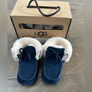 NEW UGG Toddler Navy Boots Shoes size 4/5